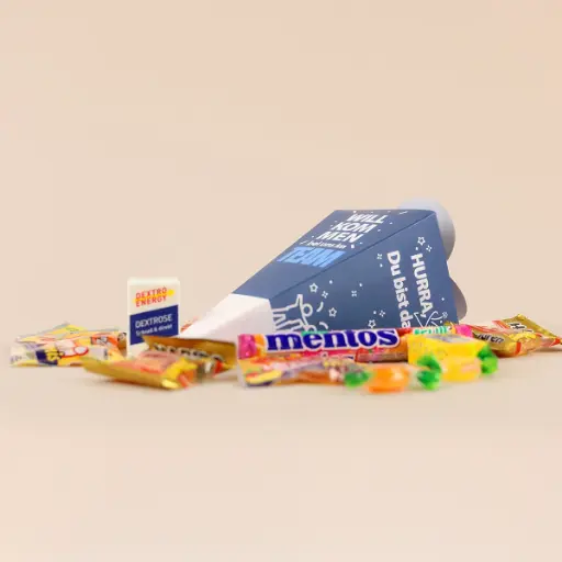 [WP13431] Schultüte "Willkommen bei uns im Team" - Süßer Mix