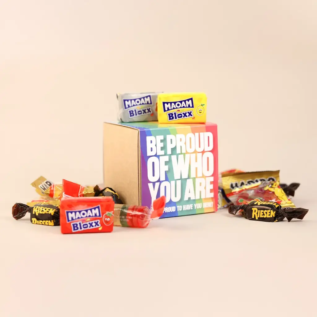Geschenkbox "Be proud of who you are"
